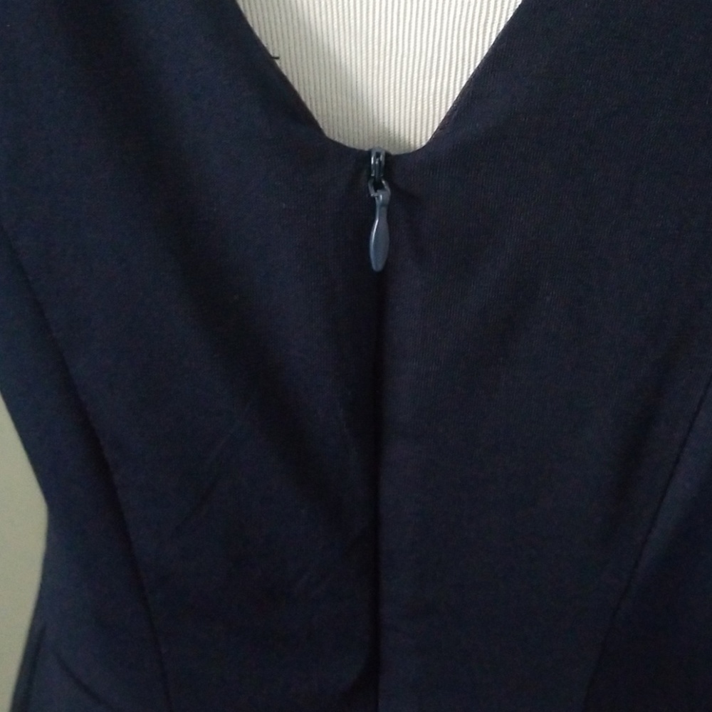 Tobi Low cut dress - Picture 5 of 7